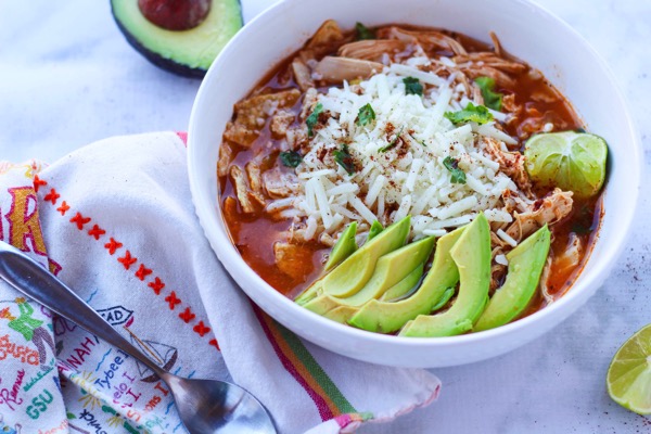 Chicken tortilla soup in the Instant Pot only using 6 ingredients. Gluten-free, packed with protein, and the whole family will love it. Fitnessista.com