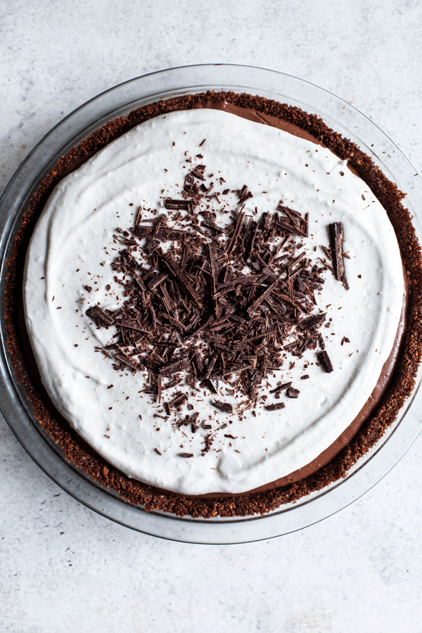 Easy No Bake Vegan Chocolate Mousse Pie | The Full Helping