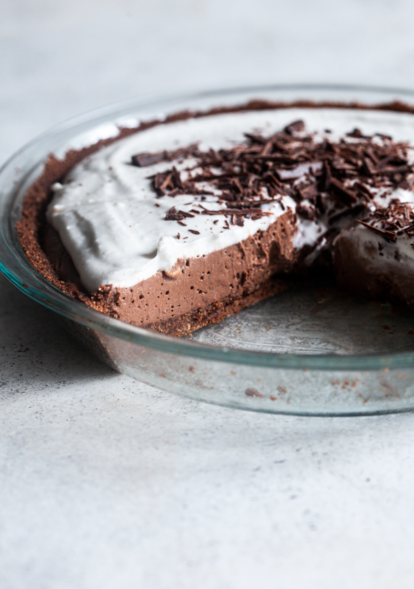 Easy No Bake Vegan Chocolate Mousse Pie | The Full Helping