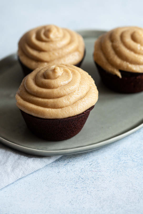 Vegan Chocolate Cupcakes with Creamy Peanut Butter Frosting | The Full Helping