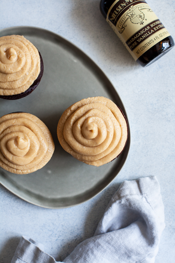 Vegan Chocolate Cupcakes with Creamy Peanut Butter Frosting | The Full Helping