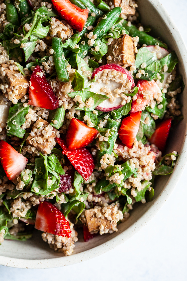 Balsamic Tofu, Quinoa & Strawberry Summer Salad | The Full Helping